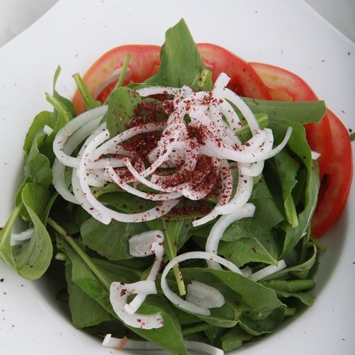 سلطة الروكا مع البصل الشهية