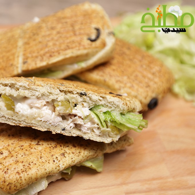 ساندويش دجاج بالمخلل خطوة بخطوة بالصور