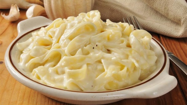 معكرونة باللّبن