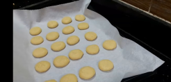 حلى بثلاث مكونات