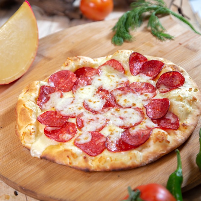 منقوشة الجبن بالبيبروني