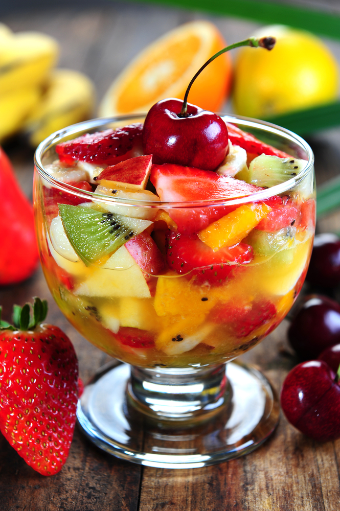 سلطة فواكة كاسات