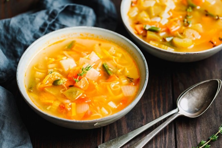 الشوربة الحارقة للدهون من الكرنب والجزر