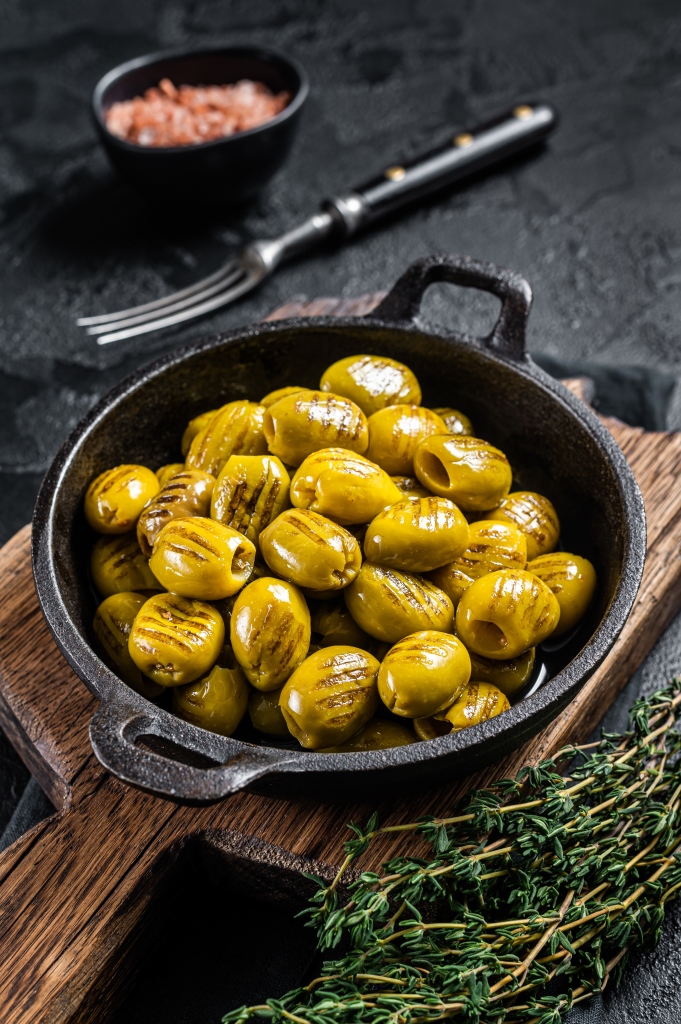 زيتون مشوي بالثوم