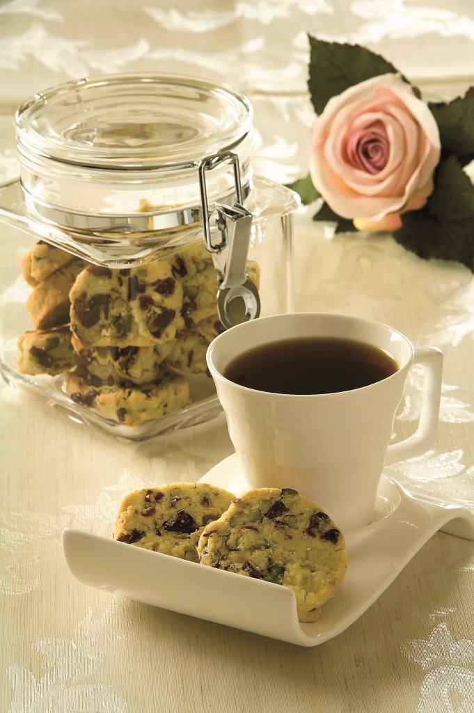 كعك الفستق بالتوت البري