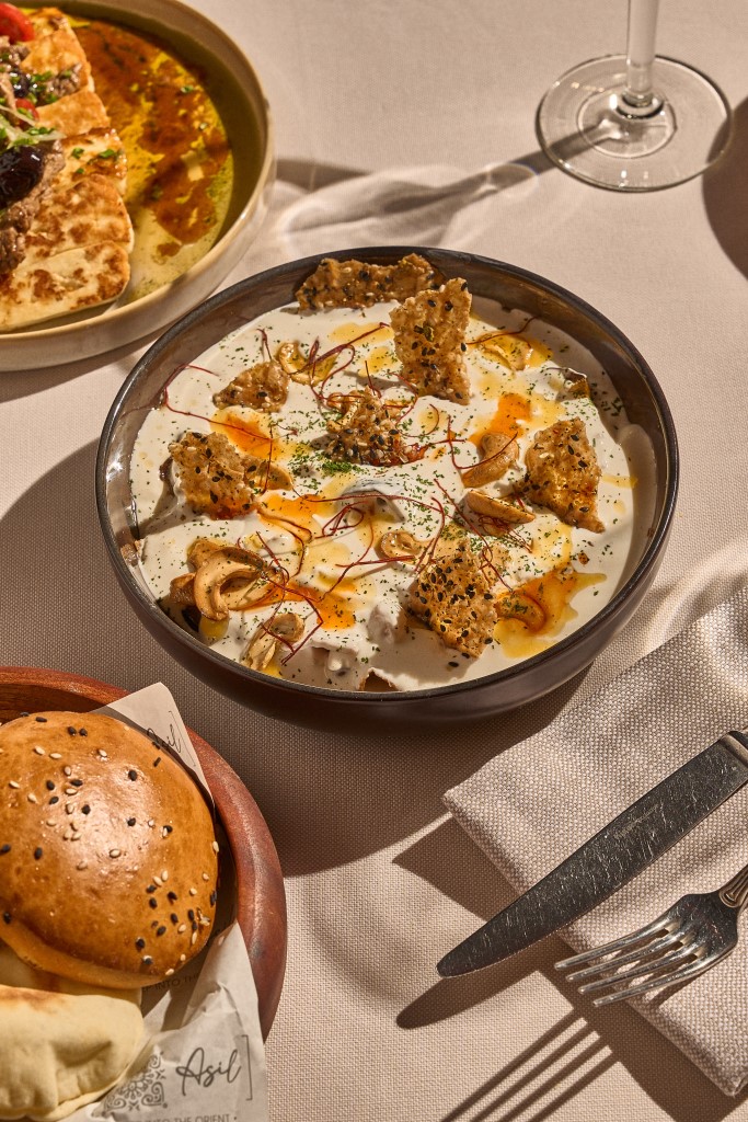 فتة الحمص بخبز الحبة السوداء