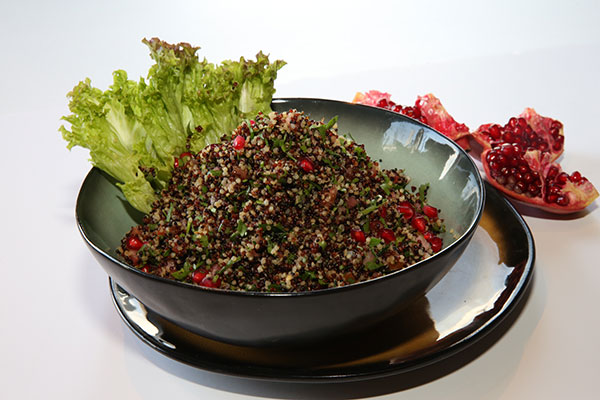 سلطة الكينوا بالرمان .. مقبلات سهلة