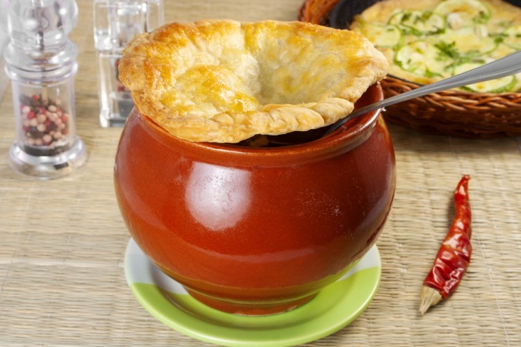 طاجن اللحم بالعجين