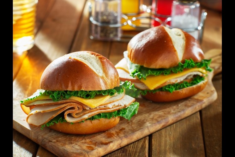 سلايدرز تيركي بالجبن