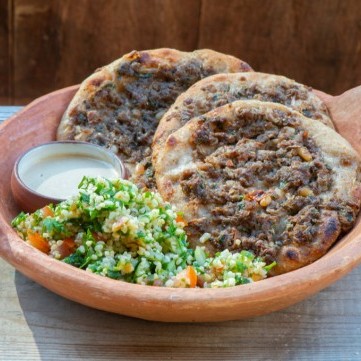 عجينة عيش باللحم