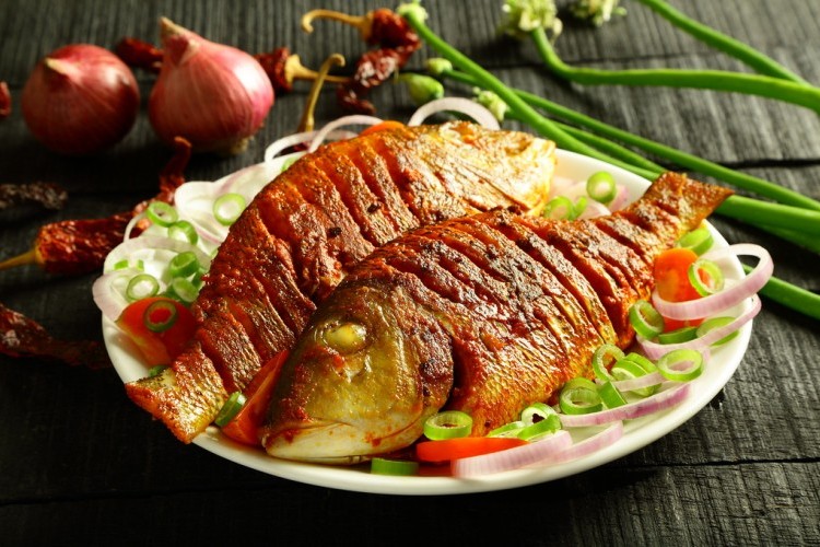 سمك مقلي بالتتبيلة الحارة