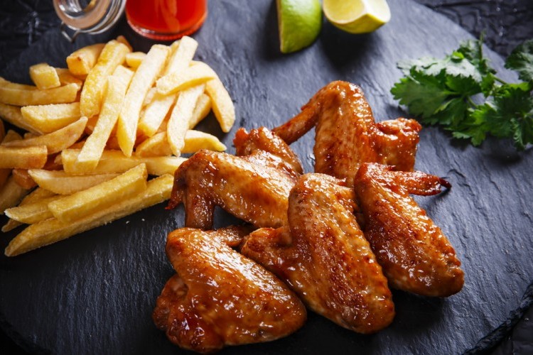 أجنحة الدجاج المشوية مع خل البلسمك