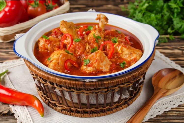 الدجاج المقلقل على الطريقة الباكستانية