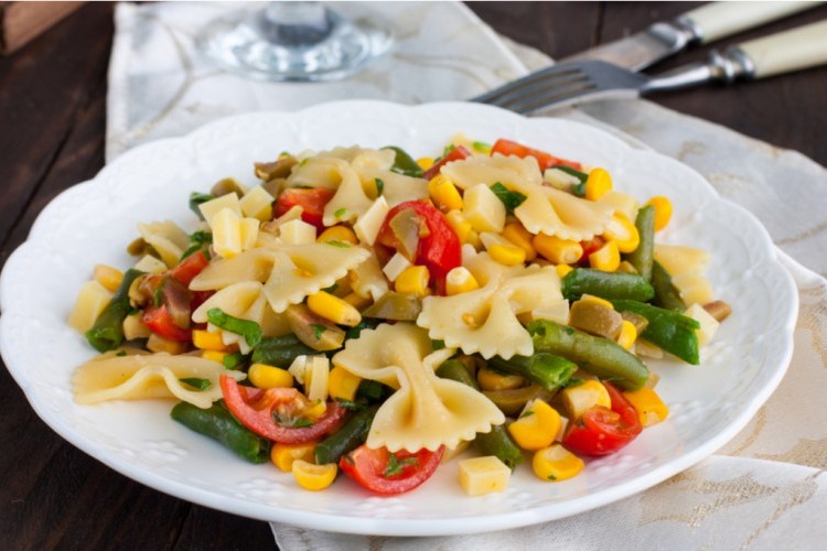 سلطة المكرونة الباردة