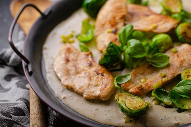 من فرنسا: الدجاج بالصوص الأبيض