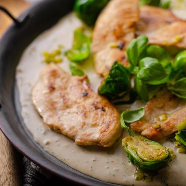 من فرنسا: الدجاج بالصوص الأبيض