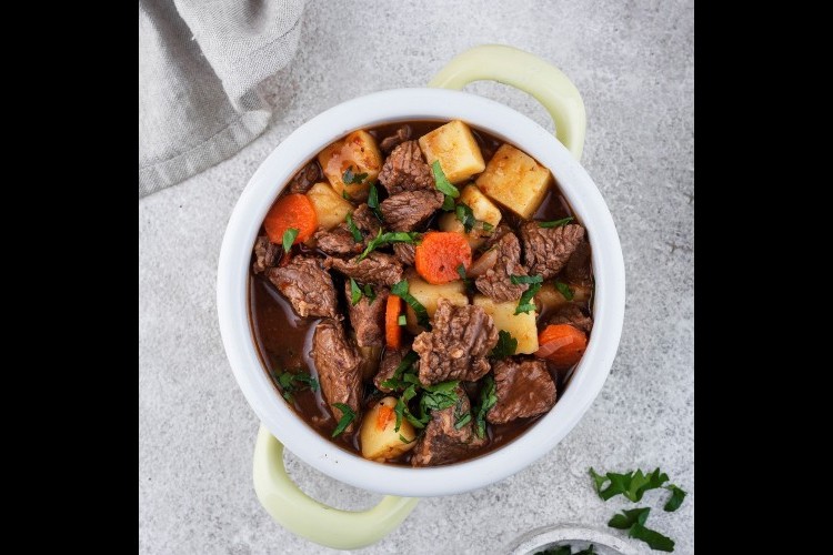 إيدام اللحم بالبطاطس والجزر