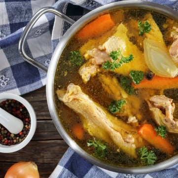 شوربة عظام الدجاج