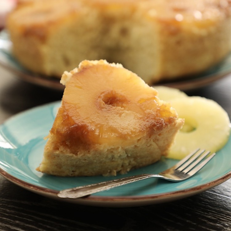 كيكة الأناناس والسكر البني بالفيديو