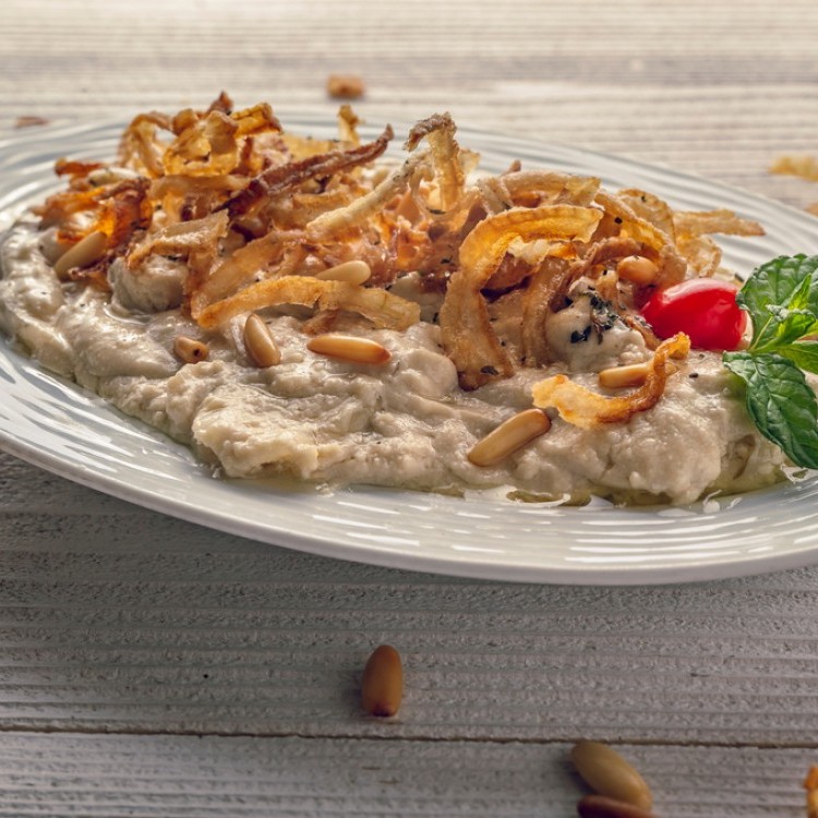 متبل الباذنجان بالبصل المقلي