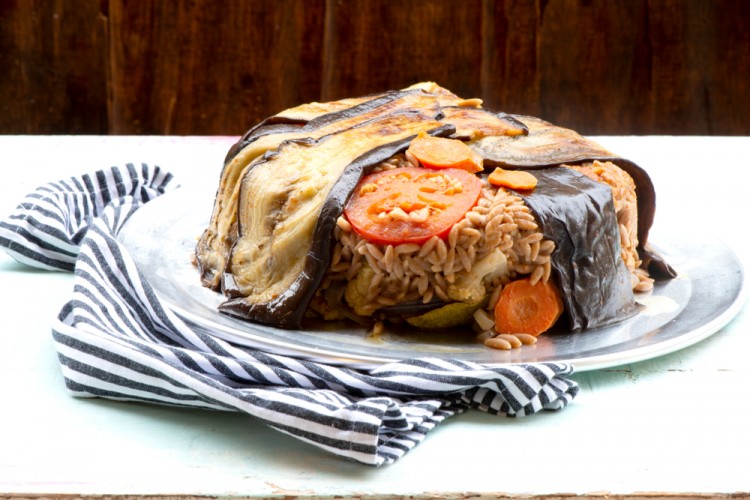 المقلوبة بالباذنجان والدجاج