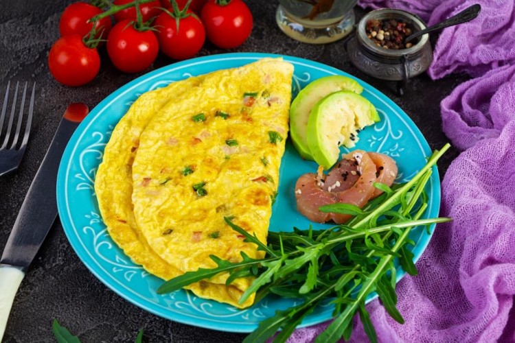 طريقة عمل العجة بالبيض والدقيق