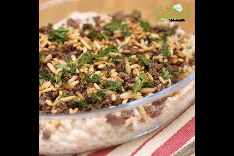 مكرونة باللبن واللحم المفروم خطوة بخطوة بالصور