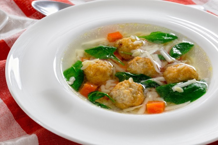 شوربة كرات اللحم على الطريقة الإيطالية