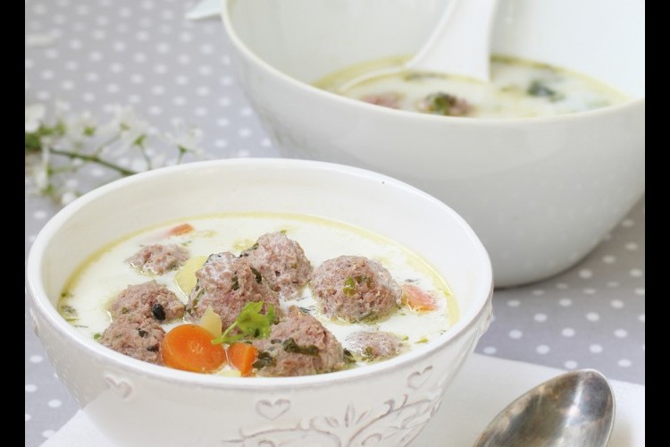 شوربة كرات اللحم بالخضار