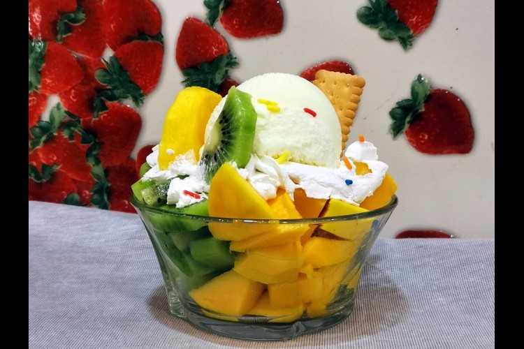 سلطة الأناناس والمانجو