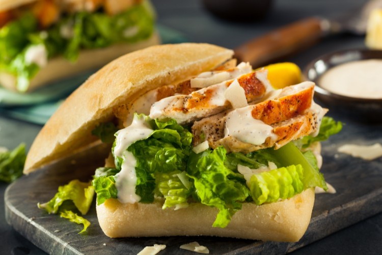 ساندويش دجاج سيزر