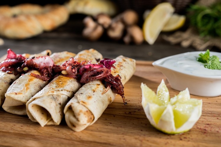 رولات مسخن بعجينة البقلاوة