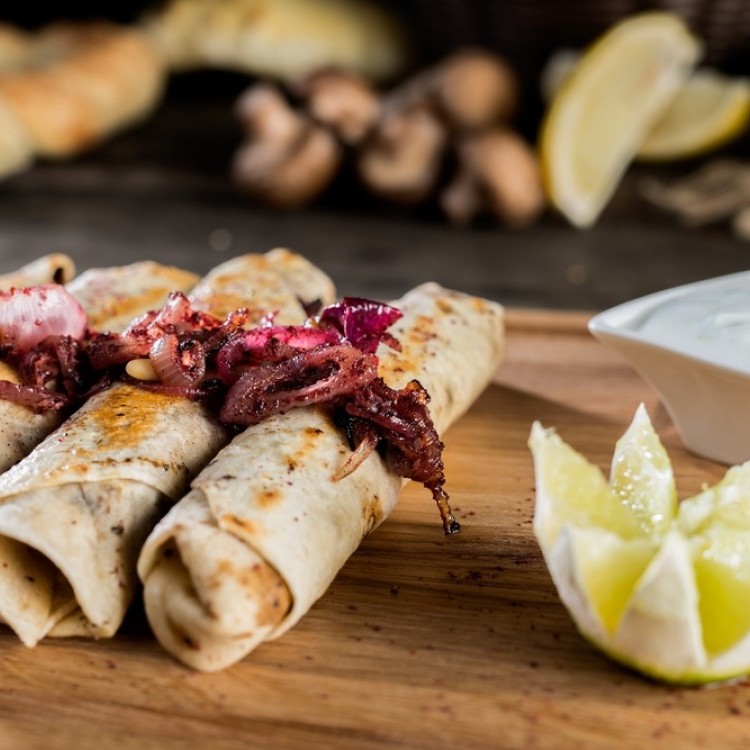 رولات مسخن بعجينة البقلاوة