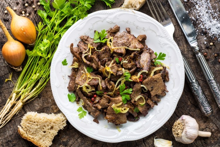 كبد الدجاج بالثوم والليمون