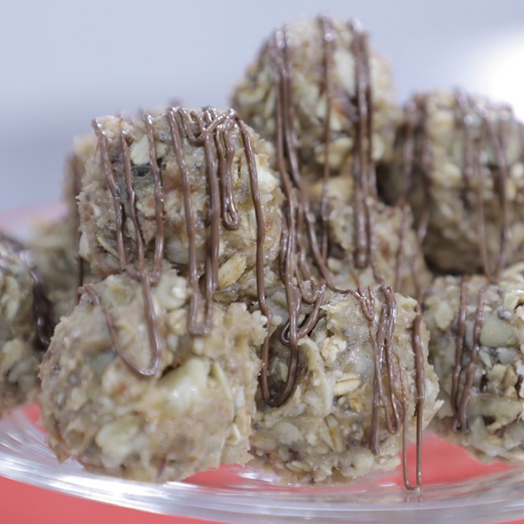 حلى كرات الموز بالشوفان بالفيديو