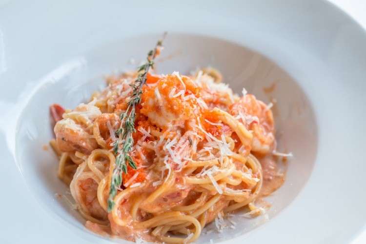 مكرونة بينك صوص بالروبيان