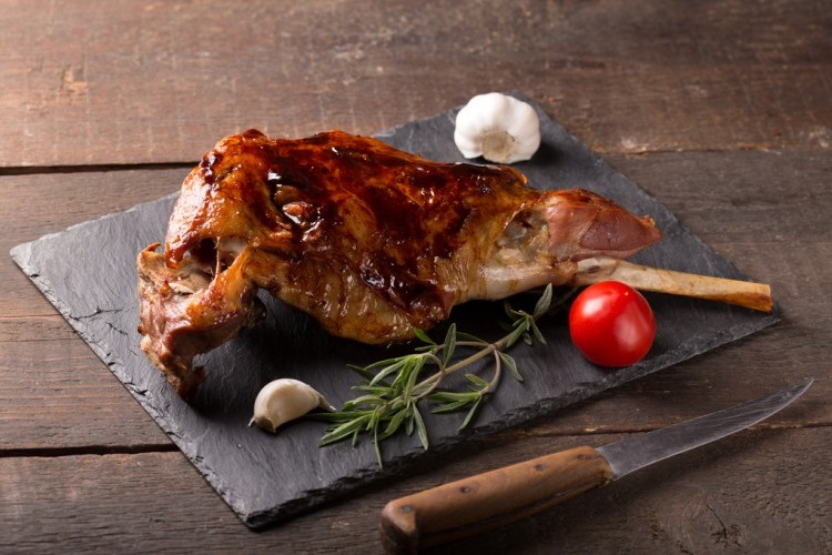 فخذة خروف مشوية بالفرن