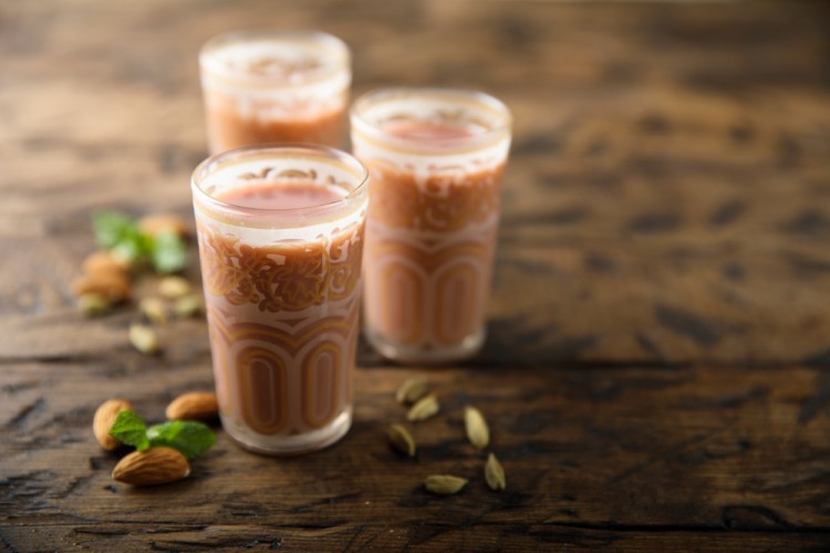 شاي كرك بالورد