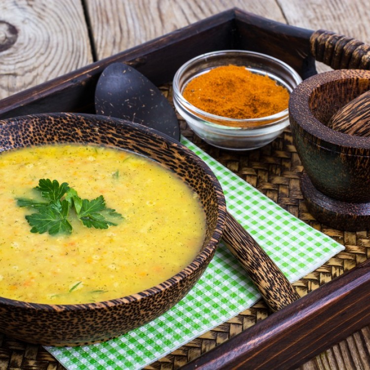 شوربة العدس بالبطاطس والكاري