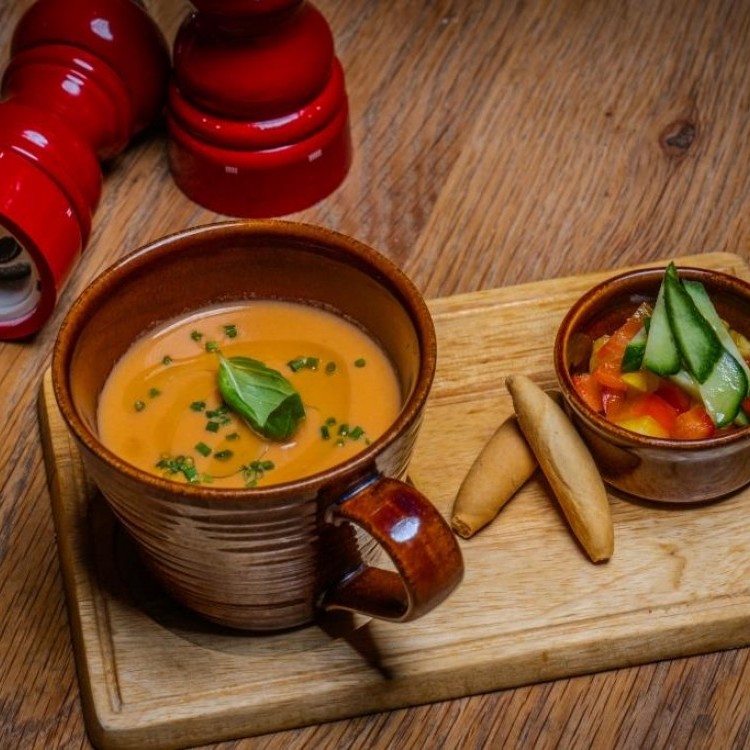 شوربة الطماطم الباردة بالفيديو