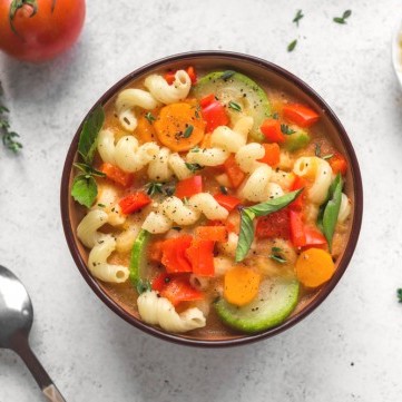 شوربة مكرونة بالخضار