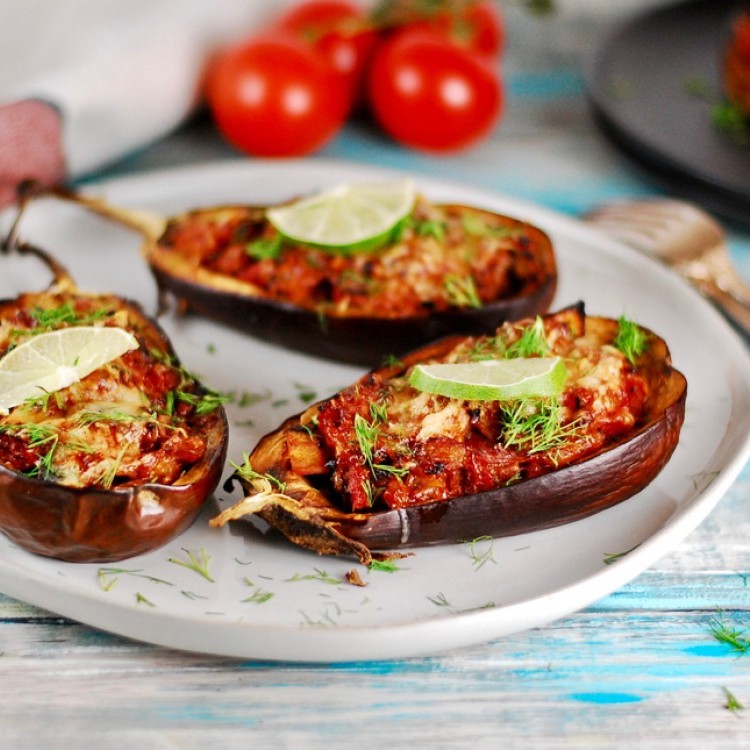 قوارب الباذنجان باللحمة المفرومة بالفرن