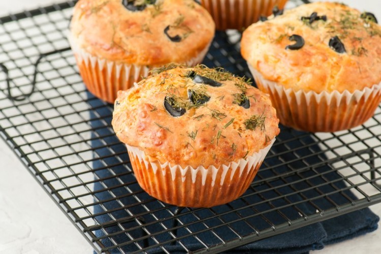 مافن مالح بالزيتون والأعشاب