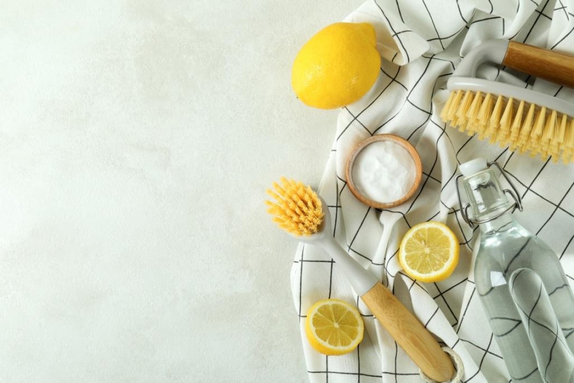 أطعمة ومشروبات يمكنك استخدامها لتنظيف منزلك