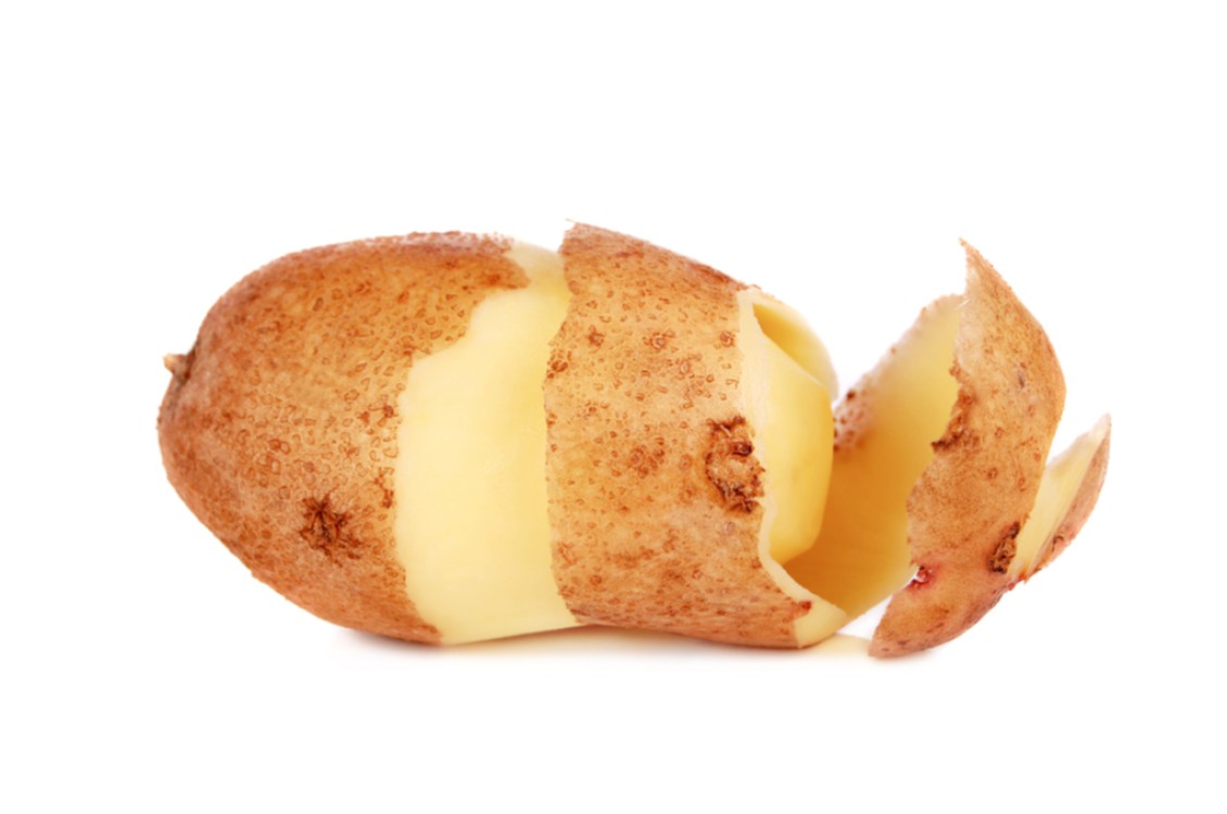 فوائد مذهلة غير متوقعة لقشور الموز والبطاطا وبذور الأفوكادو