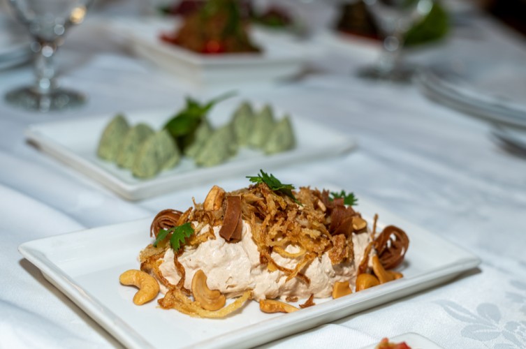 صينية السمك بالطحينة