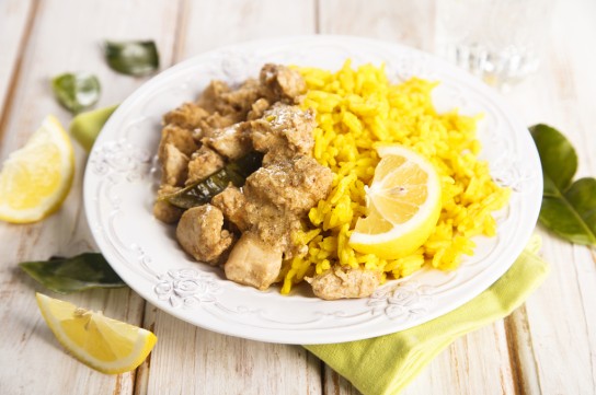 أرز بسمتي بالكركم والدجاج