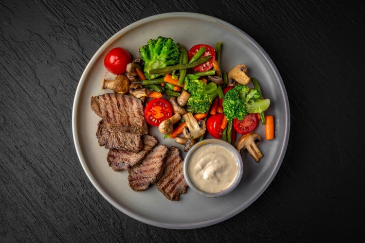 سلطة الستيك بالخضار والخل