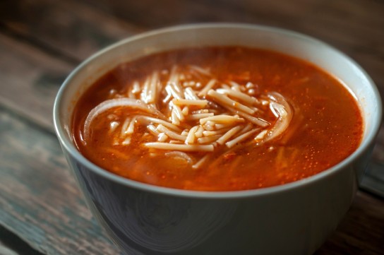 شوربة الشعيرية بالطماطم