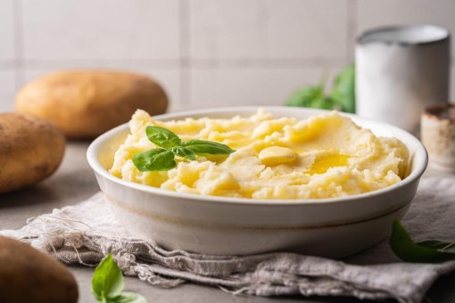 البطاطس المهروسة بجبن الموزاريلا بالفرن